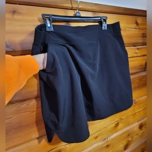 32 Degrees COOL woman's size Large skort Black Black with pockets.